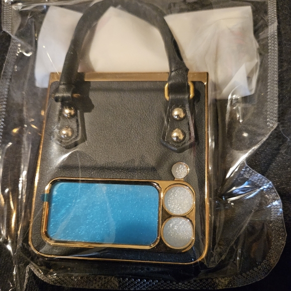 Phone case - Picture 1 of 3